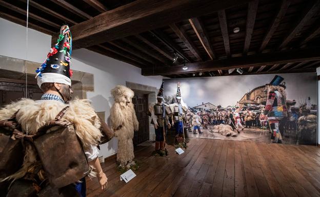 Las Casas del Aguila y la Parra dan cabida a la iconografía del rito de Silió. 