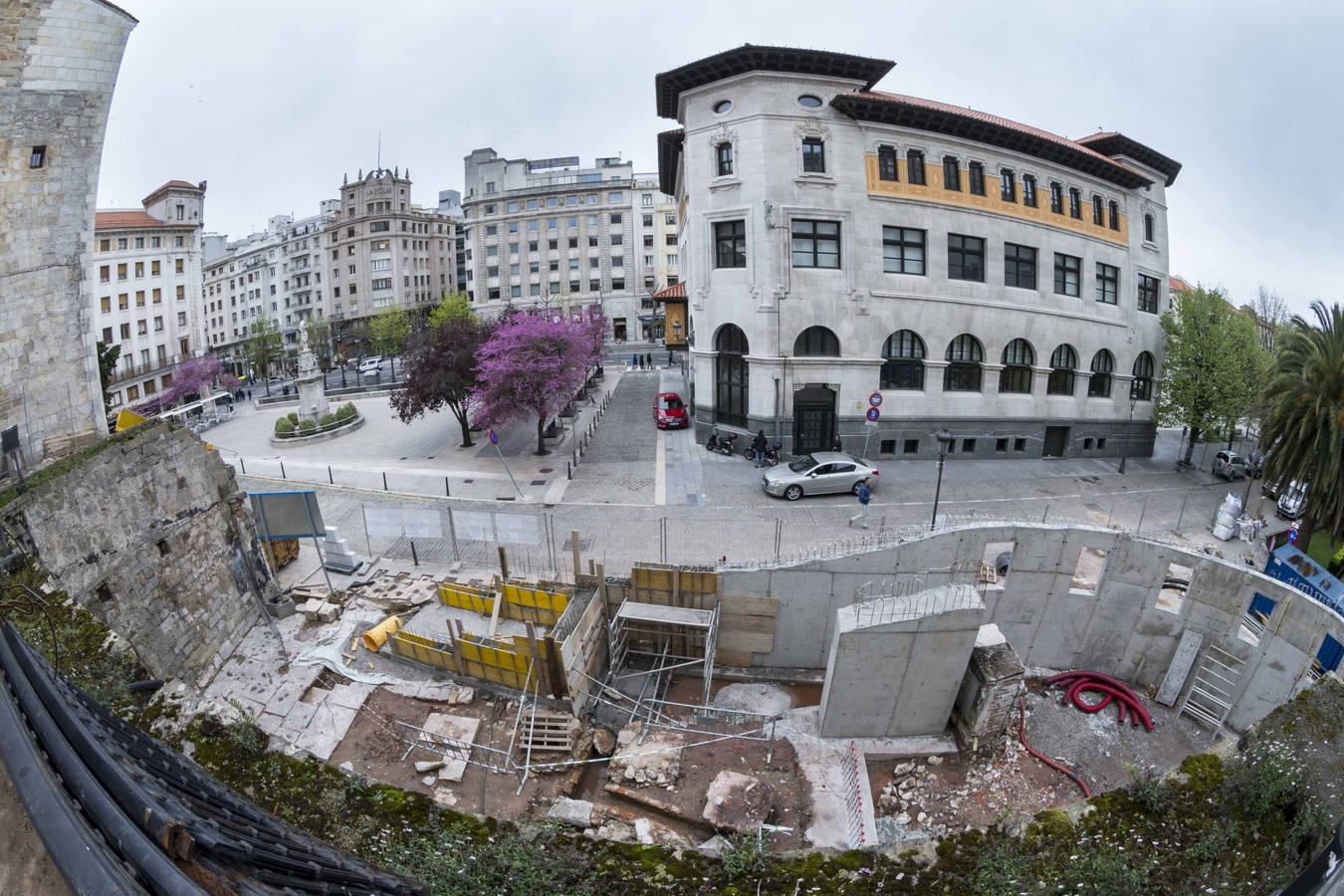 Vista desde la Catedral de Santander de las excavaciones realizadas.