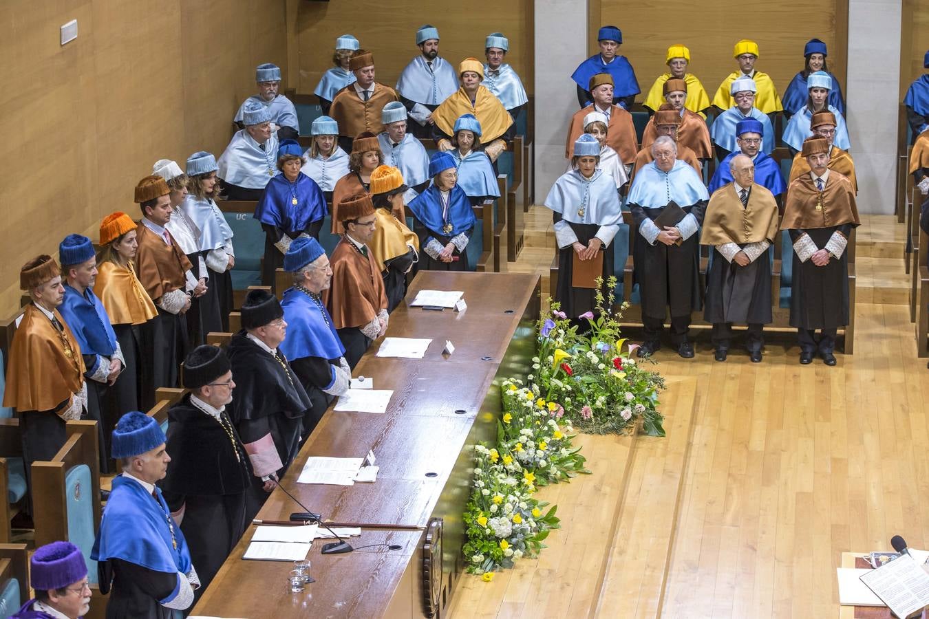 La Universidad de Cantabria ha investido este viernes doctor 'honoris causa' al hispanista británico Paul Preston 