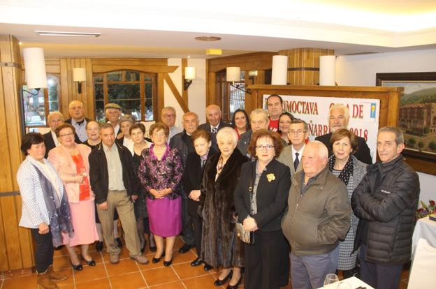  Imagen de familia con todos los matrimonios galardonados en la nueva edición de la gala. :: P. álvarez