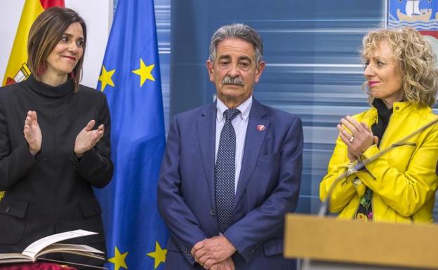 Un momento del acto de toma de posesión de Paula Fernández.