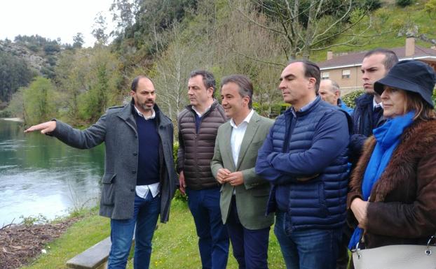 Visita a Val de San Vicente de los candidatos del PP 