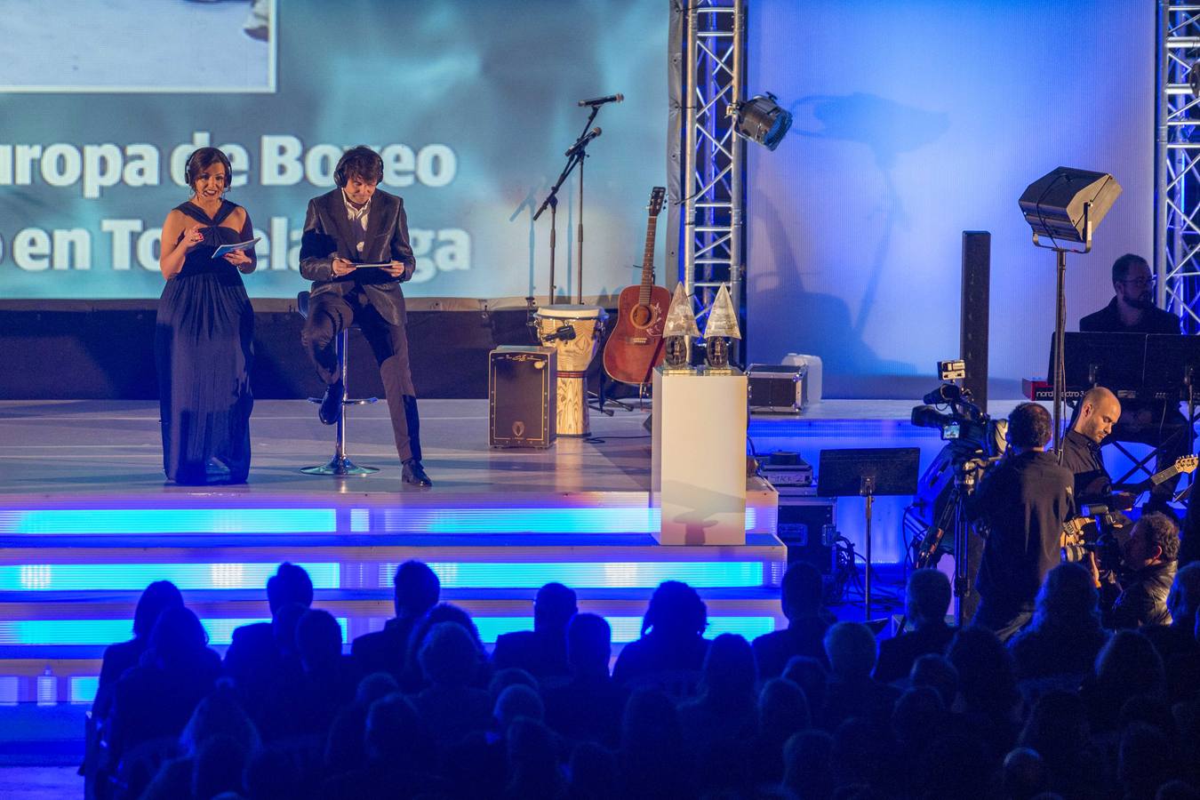 Los presentadores de la gala, Pilar González y Álvaro Machín