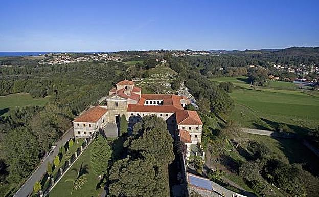 Imagen aérea del convento de las Carmelitas Descalzas de Ruiloba, ubicado en el pueblo de Pando.