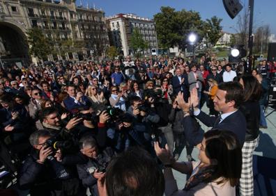 Imagen secundaria 1 - Casado anuncia en Santander una nueva ley contra los okupas para poder echarles en 24 horas