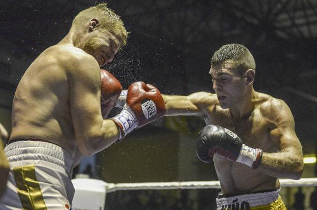 Sergio García, durante el combate ante Max Beausssire en el Vicente Trueba. 