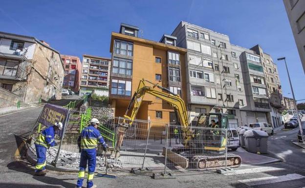 Las escaleras mecánicas de la cuesta de Enrique Gran ya están en construcción