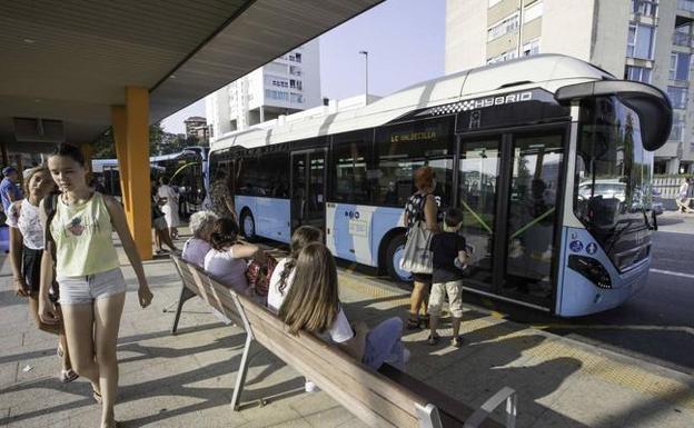 El comité del TUS convoca y desconvoca sin anunciarla una huelga de conductores