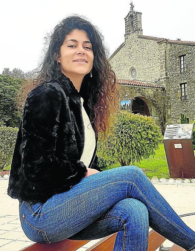  Pionera. Sara Miguel será la primera mujer en la historia en participar en la procesión portando sobre sus hombros la imagen de la Virgen de la Barquera. 