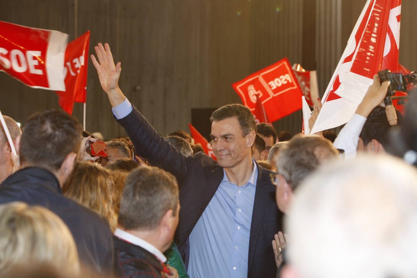 Fotos: Pedro Sánchez hace campaña en Cantabria