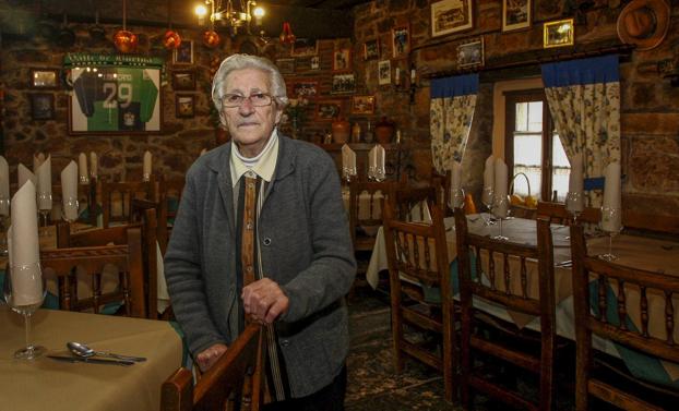 Nori Marcano, al frente del mesón La Casona desde hace 50 años, y que ahora lleva su hijo Damián.