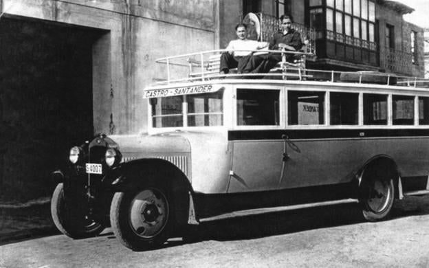 El Grandón, conducido por Felipe Moja, transportaba a los viajeros de Castro a Santander y viceversa.