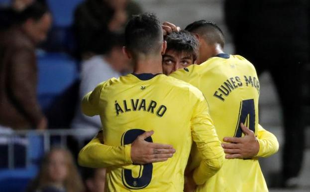 Álvaro y Funes Mori celebran junto a Gerard Moreno su gol a la Real.