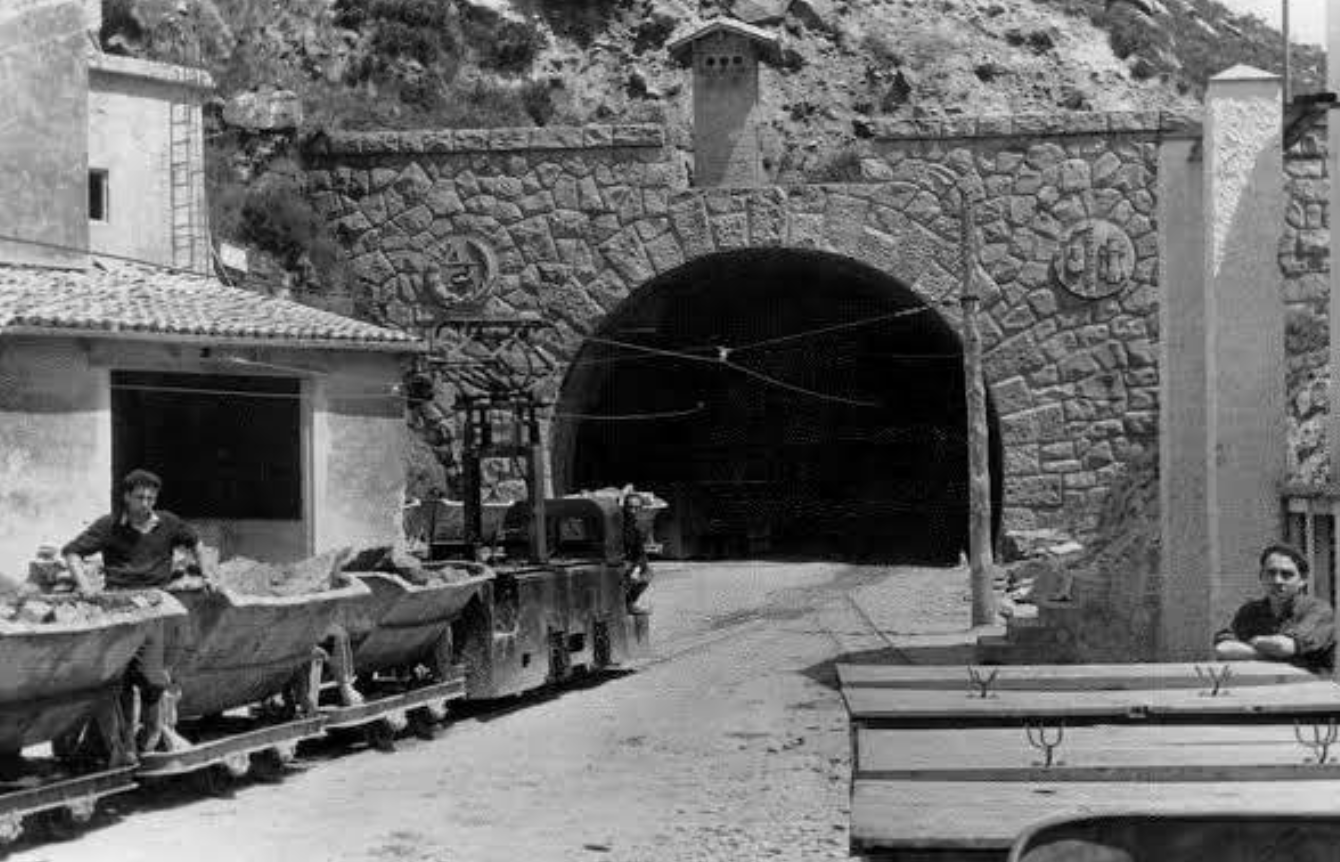 Trabajos en la boca sur del túnel, en Valdeporres. 