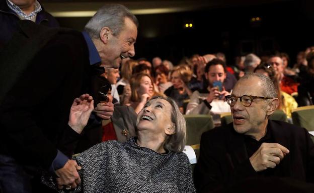 los actores Juan Diego y Núria Espert, y el director teatral Lluís Pasqual, en el acto celebrado en el Círculo de Bellas Artes.