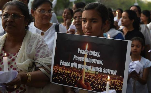 Oraciones en recuerdo de las víctimas de Sri Lanka. 