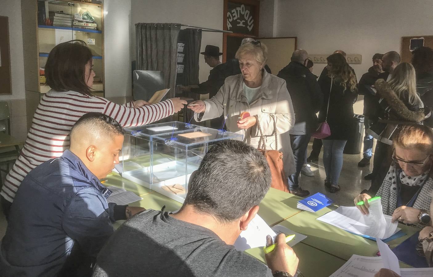 Así están siendo las votaciones en los diferentes colegios de Cantabria.