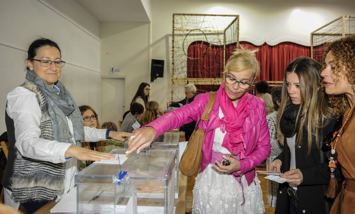 Así están siendo las votaciones en los diferentes colegios de Cantabria.