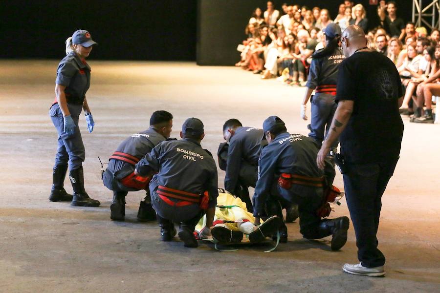 Tales Cotta, de 26 años, se desmayó en pleno desfile durante la Semana de la Moda de Sao Paulo