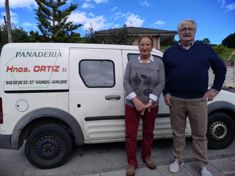 Panaderia Hermanos Ortiz (Marrón-Ampuero). En la foto, Juan Manuel Ortiz y María Luisa Santamaría.