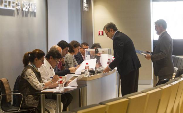 Elecciones a la Junta Directiva de la CEOE, con los candidatos Enrique Conde y Emérito Astuy.