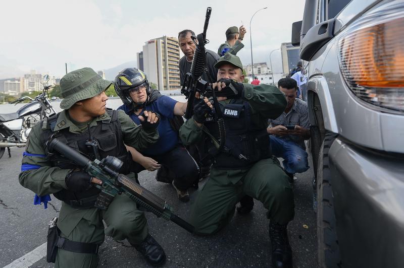 Los opositores Guaidó y Leopoldo López lideran el golpe contra Maduro 