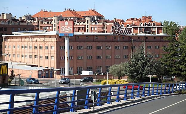 La fábrica de conservas se encuentra en la actualidad en la entrada Sur al municipio.