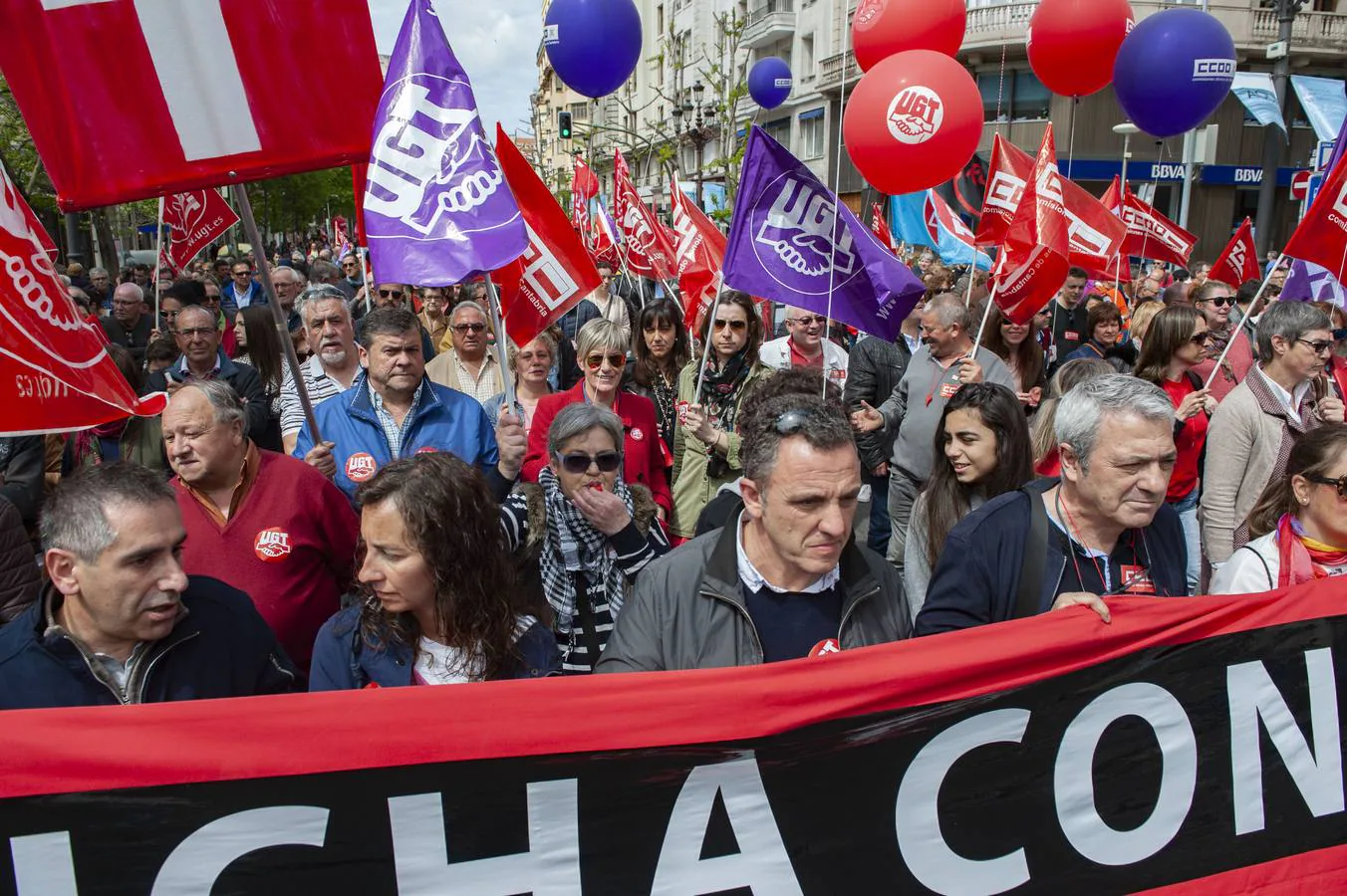 La Unión Sindical Obrera (USO) ha reunido alrededor de 3.000 personas en una manifestación que se ha celebrada en Santander, bajo el lema «se acabó el juego».