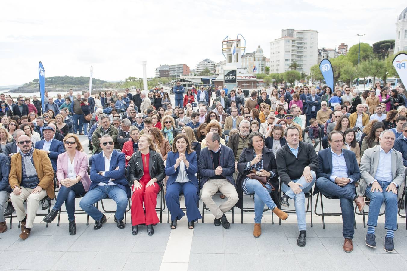 María José Sáenz de Buruaha ha dirigido la presentación de los candidatos populares a las alcaldías de todos municipios de Cantabria que ha tenido lugar este miércoles, 1 de mayo, en la terraza de la primera playa del Sardinero en Santander