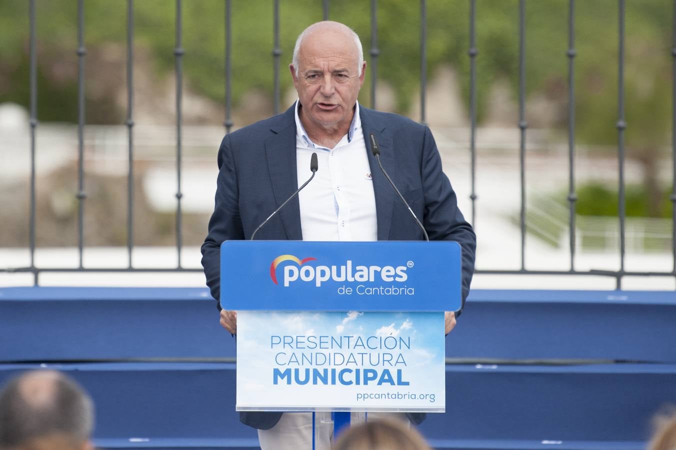 María José Sáenz de Buruaha ha dirigido la presentación de los candidatos populares a las alcaldías de todos municipios de Cantabria que ha tenido lugar este miércoles, 1 de mayo, en la terraza de la primera playa del Sardinero en Santander