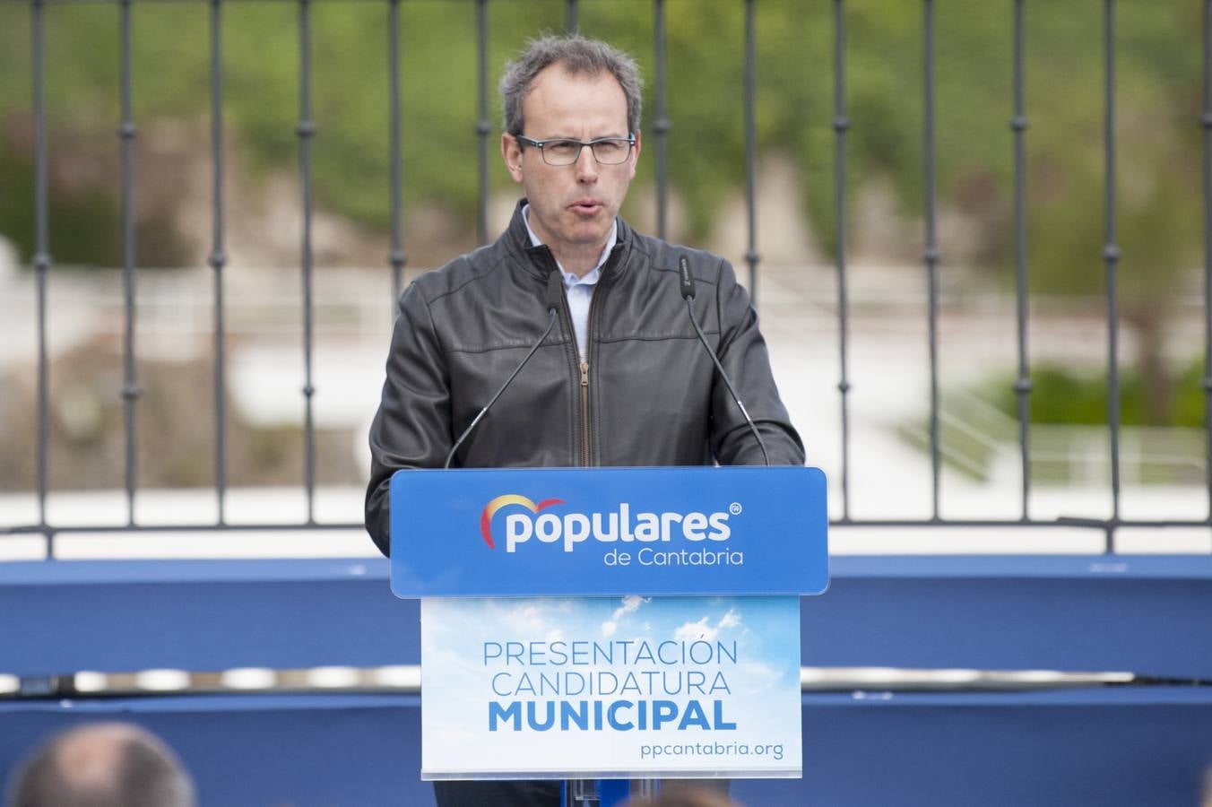 María José Sáenz de Buruaha ha dirigido la presentación de los candidatos populares a las alcaldías de todos municipios de Cantabria que ha tenido lugar este miércoles, 1 de mayo, en la terraza de la primera playa del Sardinero en Santander