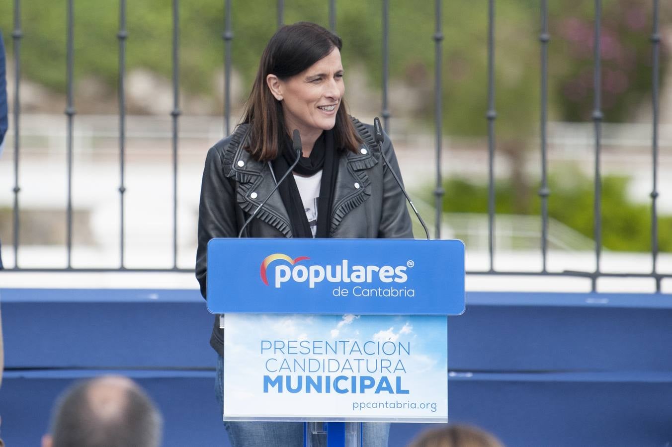 María José Sáenz de Buruaha ha dirigido la presentación de los candidatos populares a las alcaldías de todos municipios de Cantabria que ha tenido lugar este miércoles, 1 de mayo, en la terraza de la primera playa del Sardinero en Santander