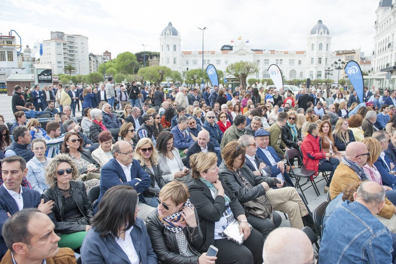 María José Sáenz de Buruaha ha dirigido la presentación de los candidatos populares a las alcaldías de todos municipios de Cantabria que ha tenido lugar este miércoles, 1 de mayo, en la terraza de la primera playa del Sardinero en Santander