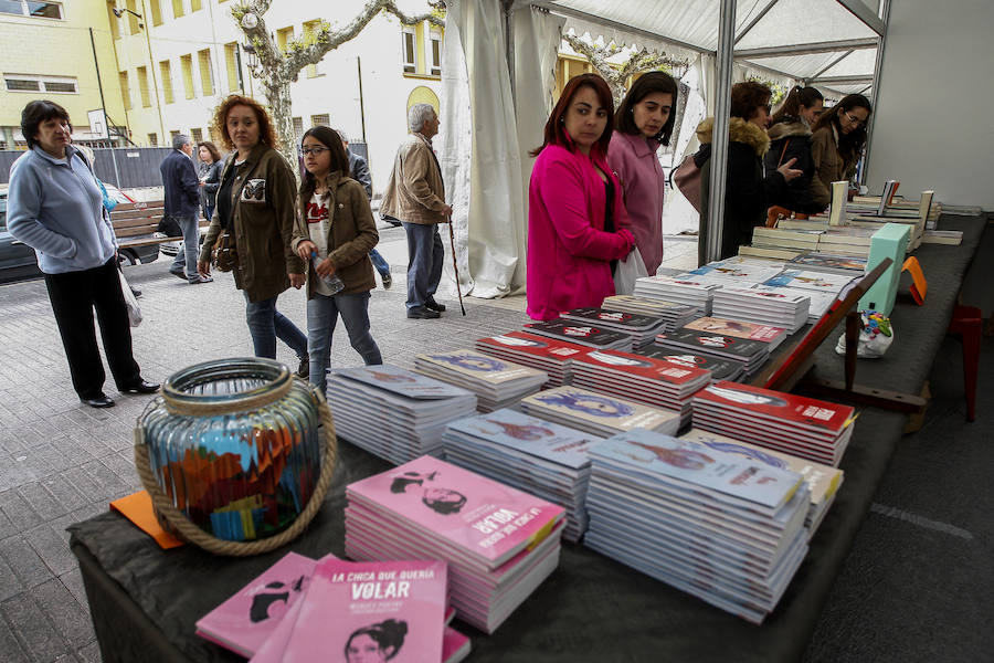 Fotos: La Feria del Libro de Torrelavega