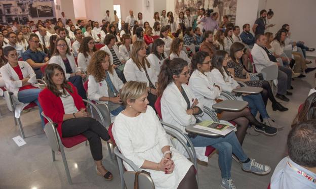 Los médicos residentes eligen estos días los hospitales en los que quieren prepararse profesionalmente. :: MARÍA GIL