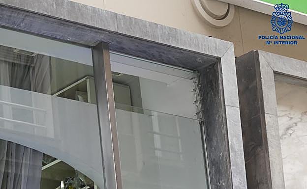 Lugar por donde entró el delincuente, según la Policía Nacional, por le método del escalo.