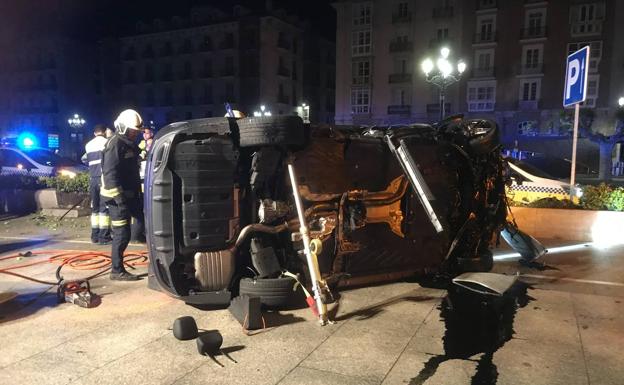 Aparatoso vuelco junto al Palacete del Embarcadero