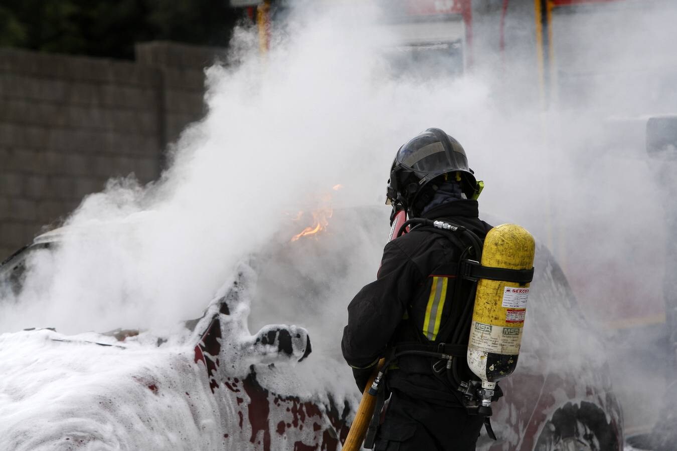 Fotos: Así es el trabajo de los bomberos de Torrelavega