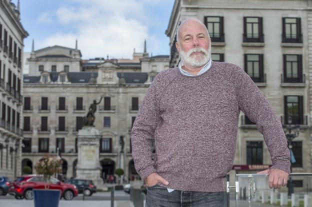 El corresponsal de guerra Ramón Lobo presentó ayer en la Feria del Libro de Santander 'El día que murió Kapuscinski'