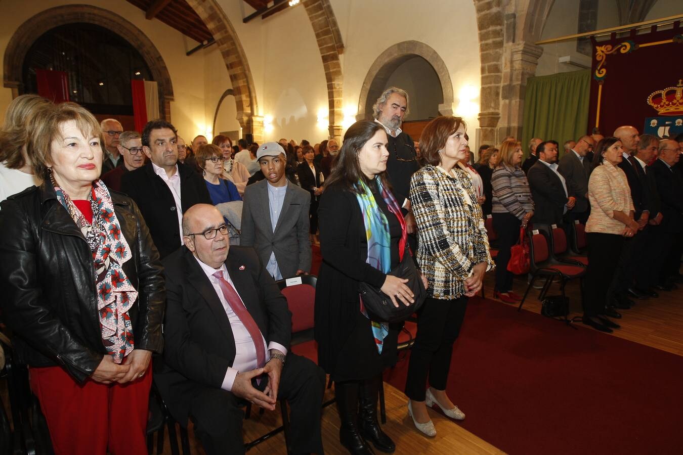 El cantautor cubano Silvio Rodríguez y el Padre Ángel han recibido la distinticón en Liebana de manos de Miguel Ángel Revilla.