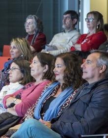 Imagen secundaria 2 - 1. Lucercia Botín hizo entrega del premio a Katrina Bayonas. | 2. Julio Medem y Álvaro Longoria. | 3. Público asistente a la gala.