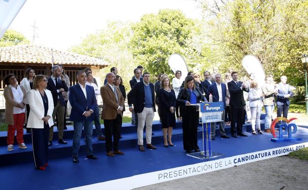 El PP ha presentado a sus candidatos en la Casa de Juntas de Puente San Miguel.