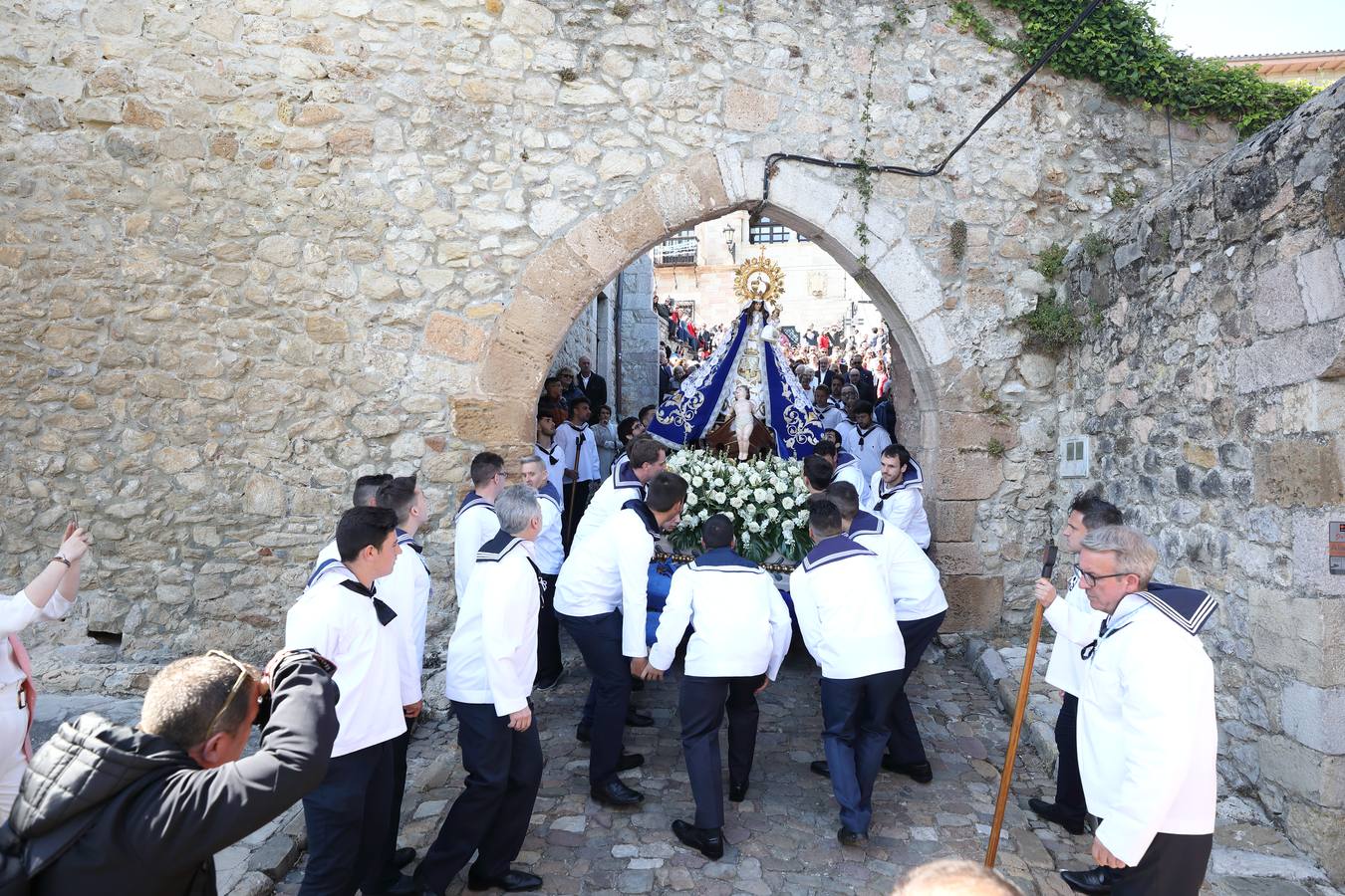 Fotos: San Vicente de la Barquera cumple con su tradición en La Folía