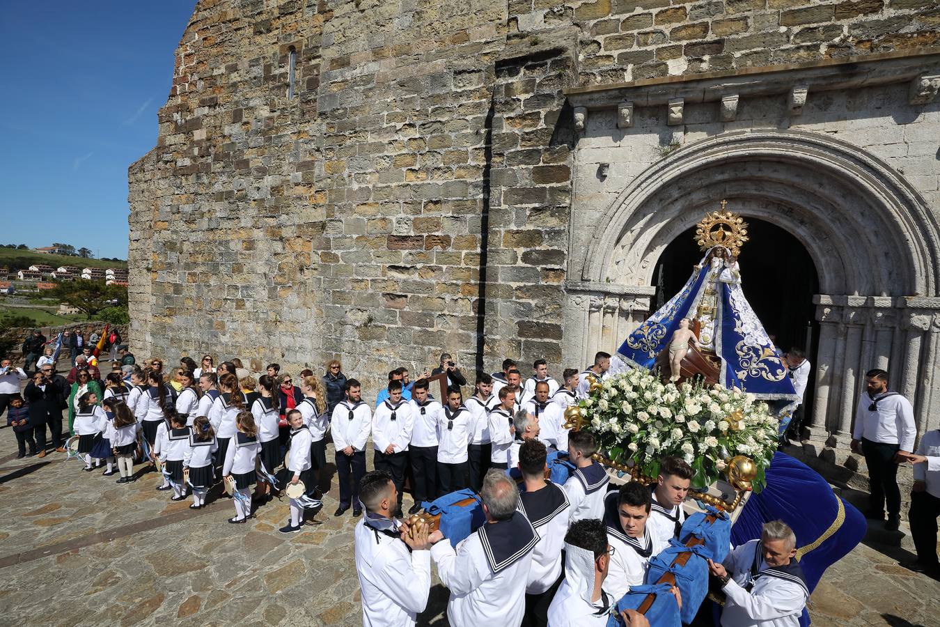 Fotos: San Vicente de la Barquera cumple con su tradición en La Folía