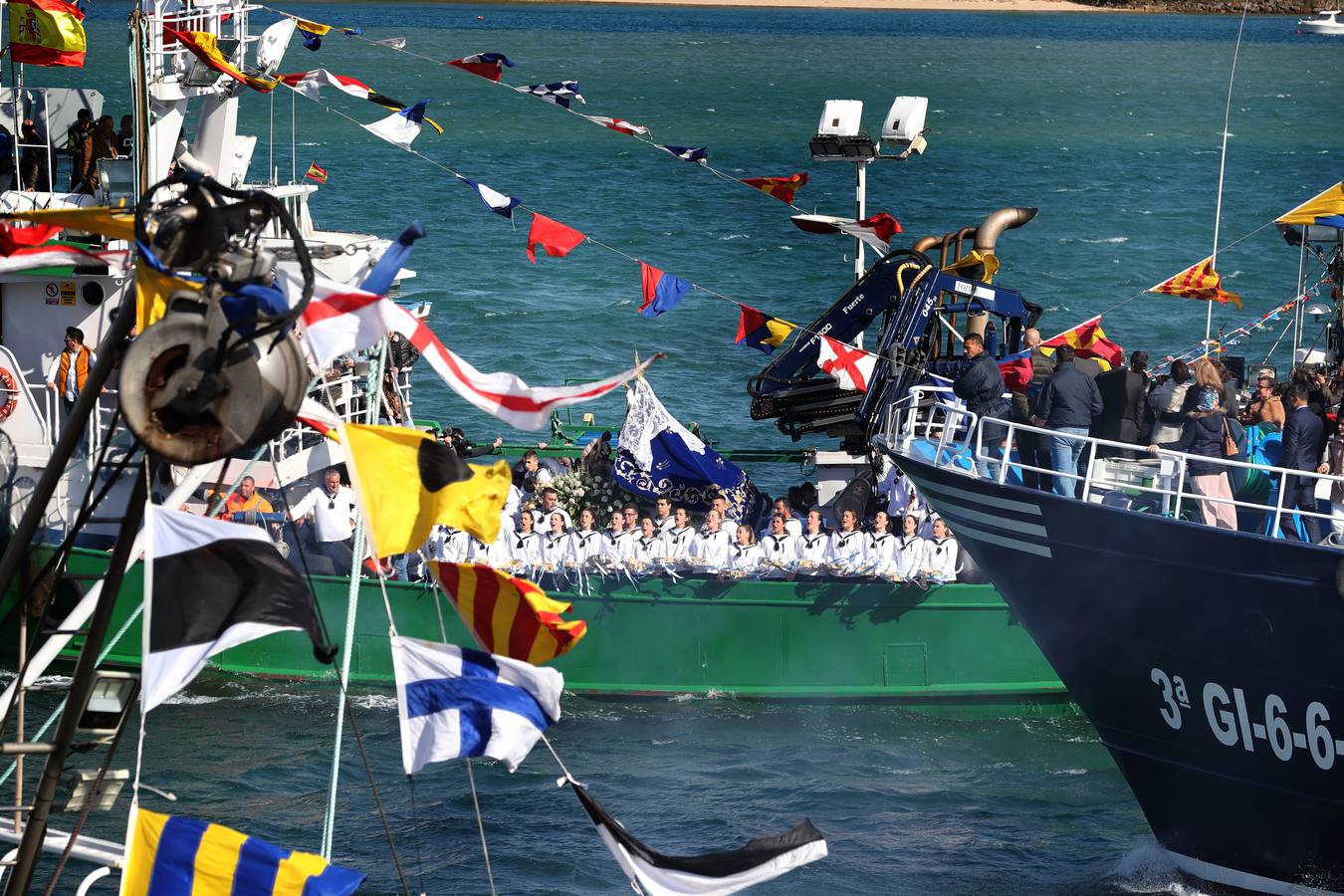 Fotos: San Vicente de la Barquera cumple con su tradición en La Folía