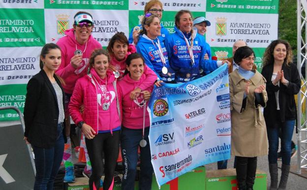 Imagen principal - Arriba, el podio por equipos femenino. Abajo, el podio del Campeonato Universitario y el podio de la categoría Veteranos 1.