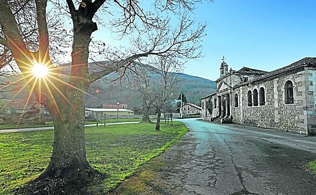 El edificio se encuentra abandonado y desolado desde hace varios años. 