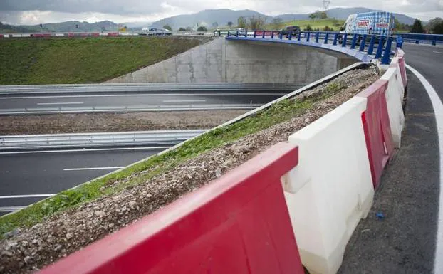 Obras finales de la A-8, tramo Solares-Torrelavega.