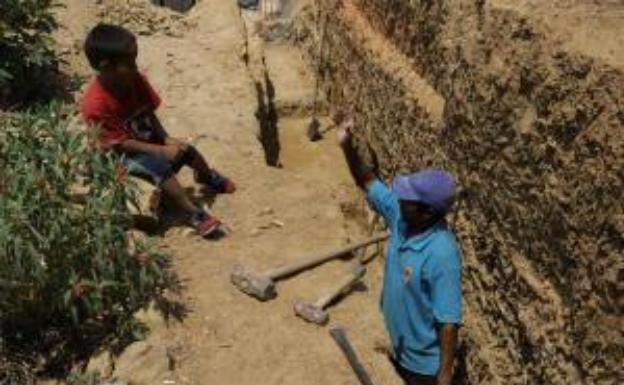 Padre e hijo en situación de pobreza en Tegucigalpa, Honduras.