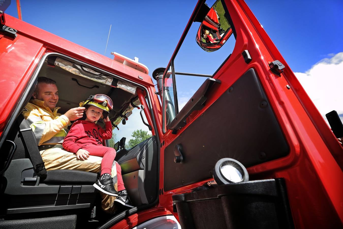 Fotos: El 112 sopla las velas en Comillas